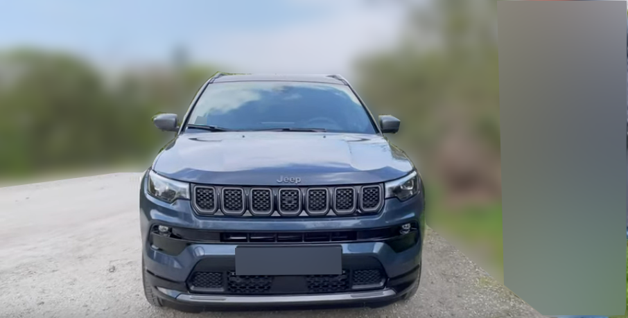 Дизайн передней части кузова у Jeep Compass 80th Anniversary 2021 года.