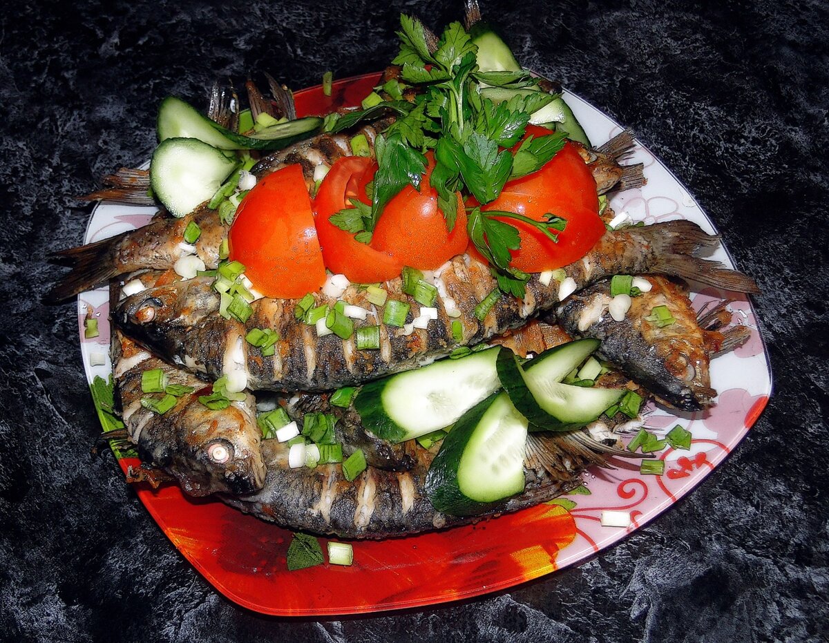 Кстати, даже свеже выловленную плотву можно вкусно приготовить и почти без костей )))