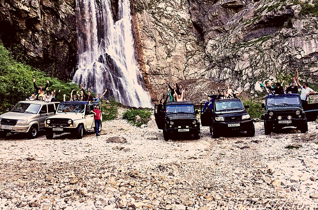 Озеро рица на машине. Джиппинг на Гегский водопад. Джиппинг Абхазия Гегский водопад + Рица. Джиппинг на озеро Рица. Джип тур Гегский водопад.