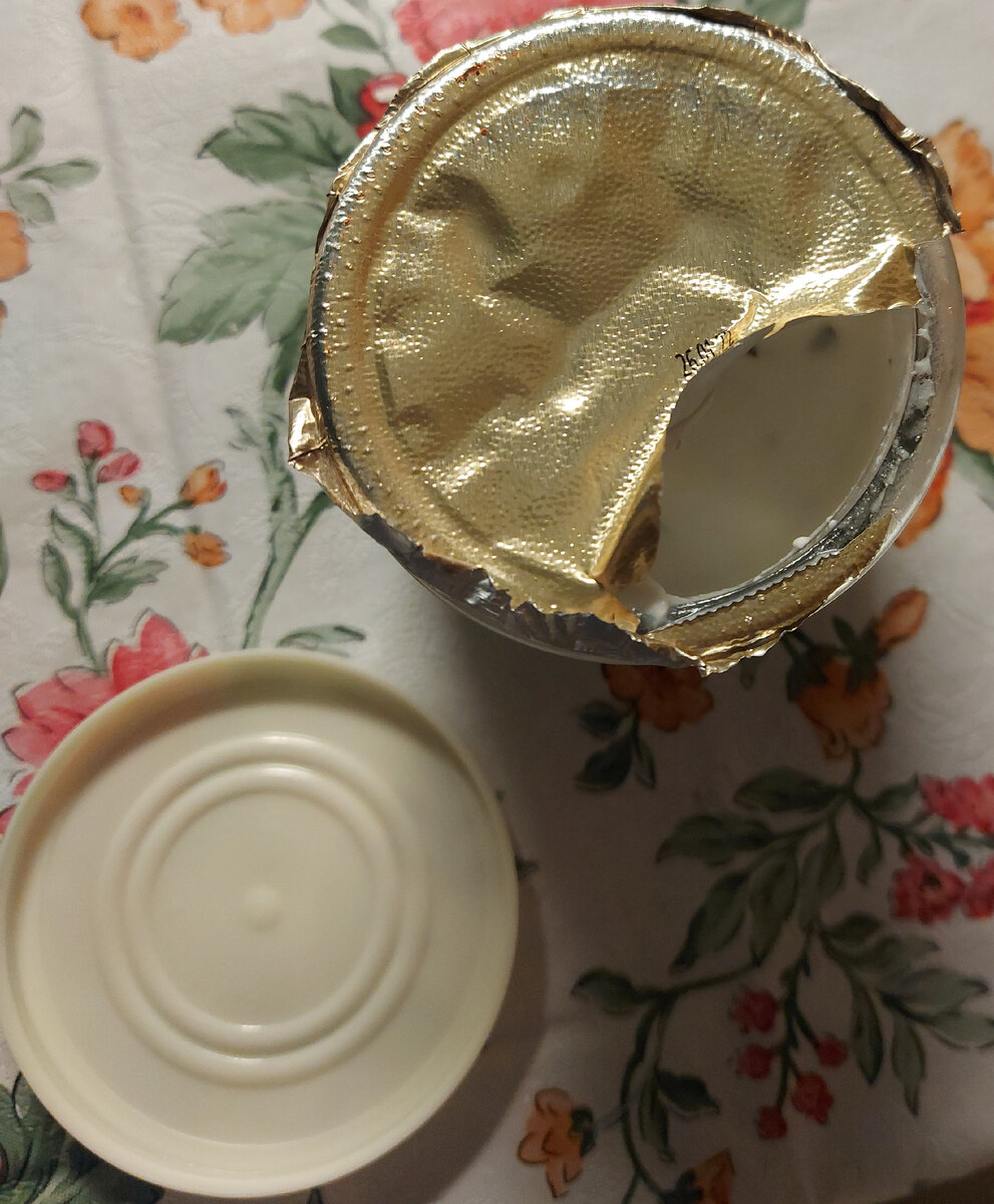 Но нет. Увы крышечка просто одевалась на фольгу, которую было не отколупать.