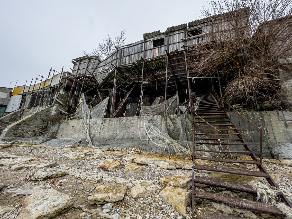 Сползающая в воду заброшенная деревня. Это в России 🏚🌊🐟 | Промышленный  турист | Дзен