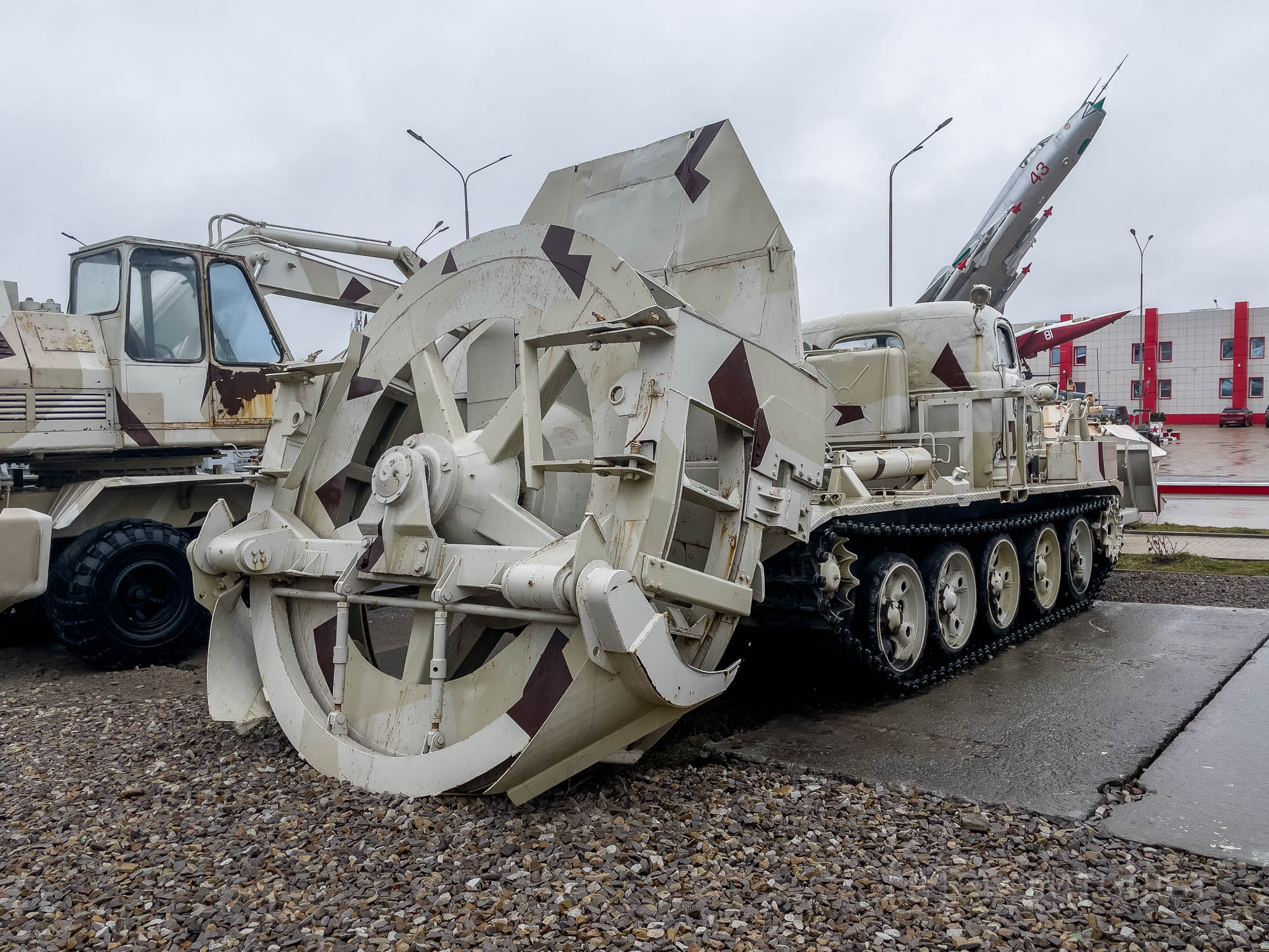 Интересный музей в котором есть гибрид трактора Дт-75 и автомобиля «Москвич» ???8