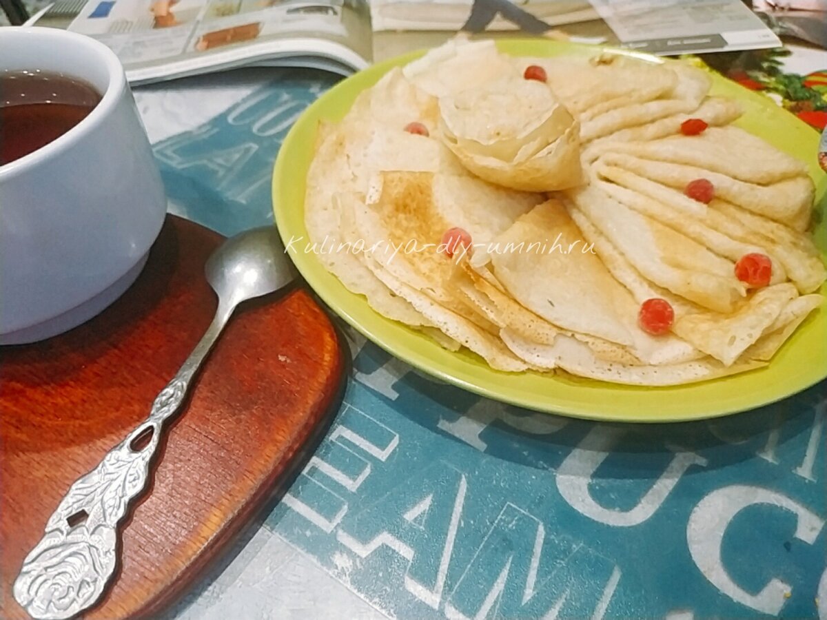 постные тонкие. с чем подать блинчики тоненькие. блины на минералке. постные блины с медом. постные тонкие.