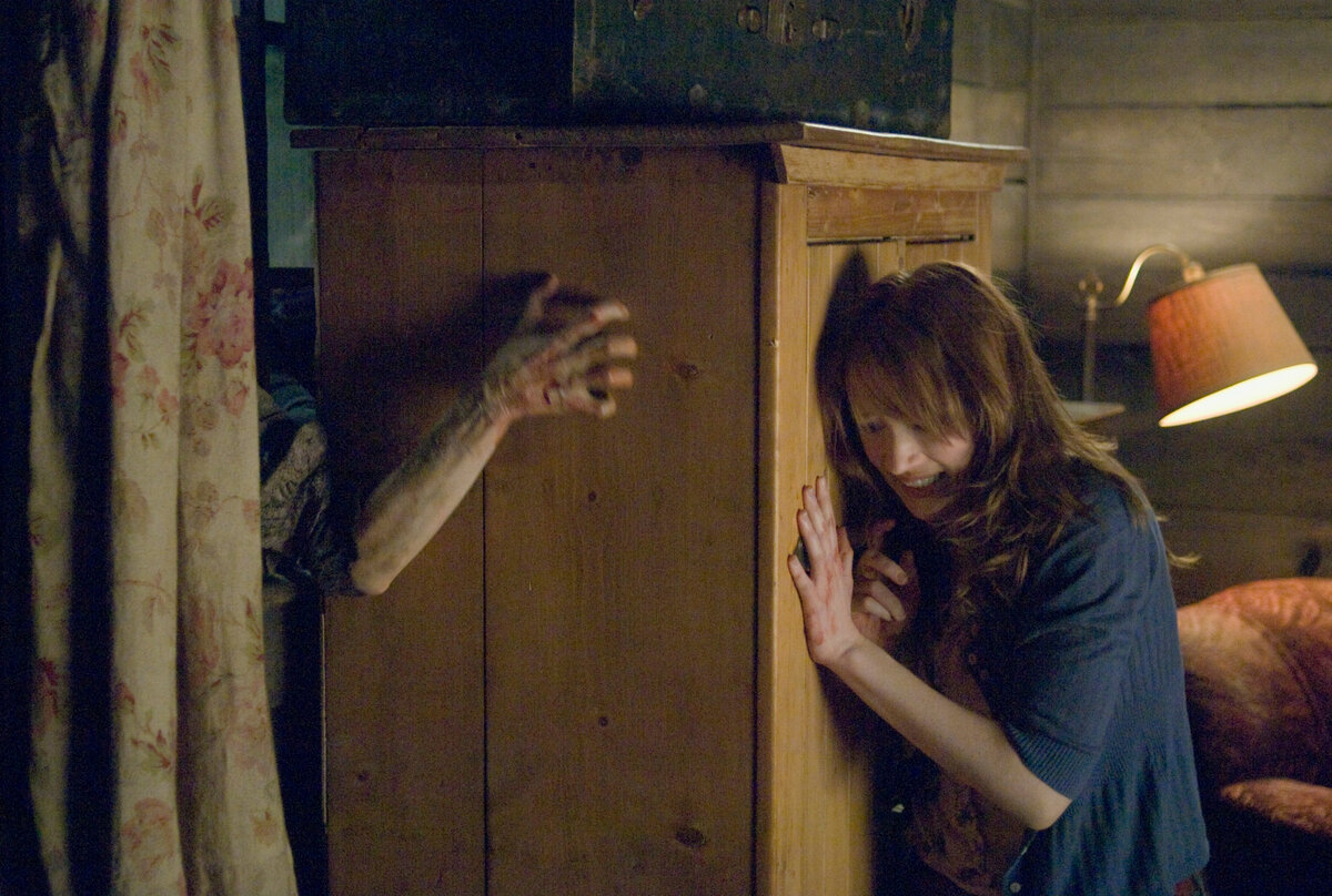 Кадр из фильма "Хижина в лесу"(2012).