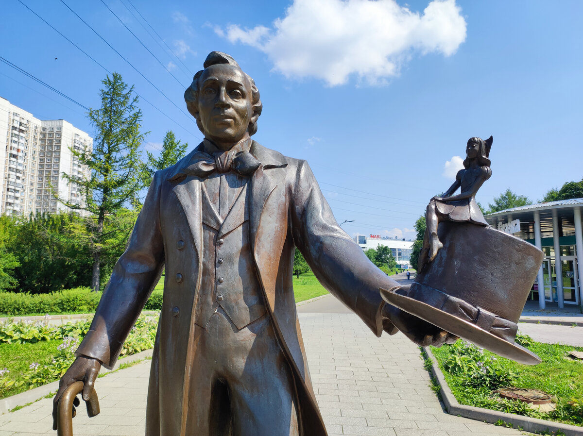 Памятник Гансу Христиану Андерсену в Марьино в Москве. Источник — dzen.ru/pa_myatnik