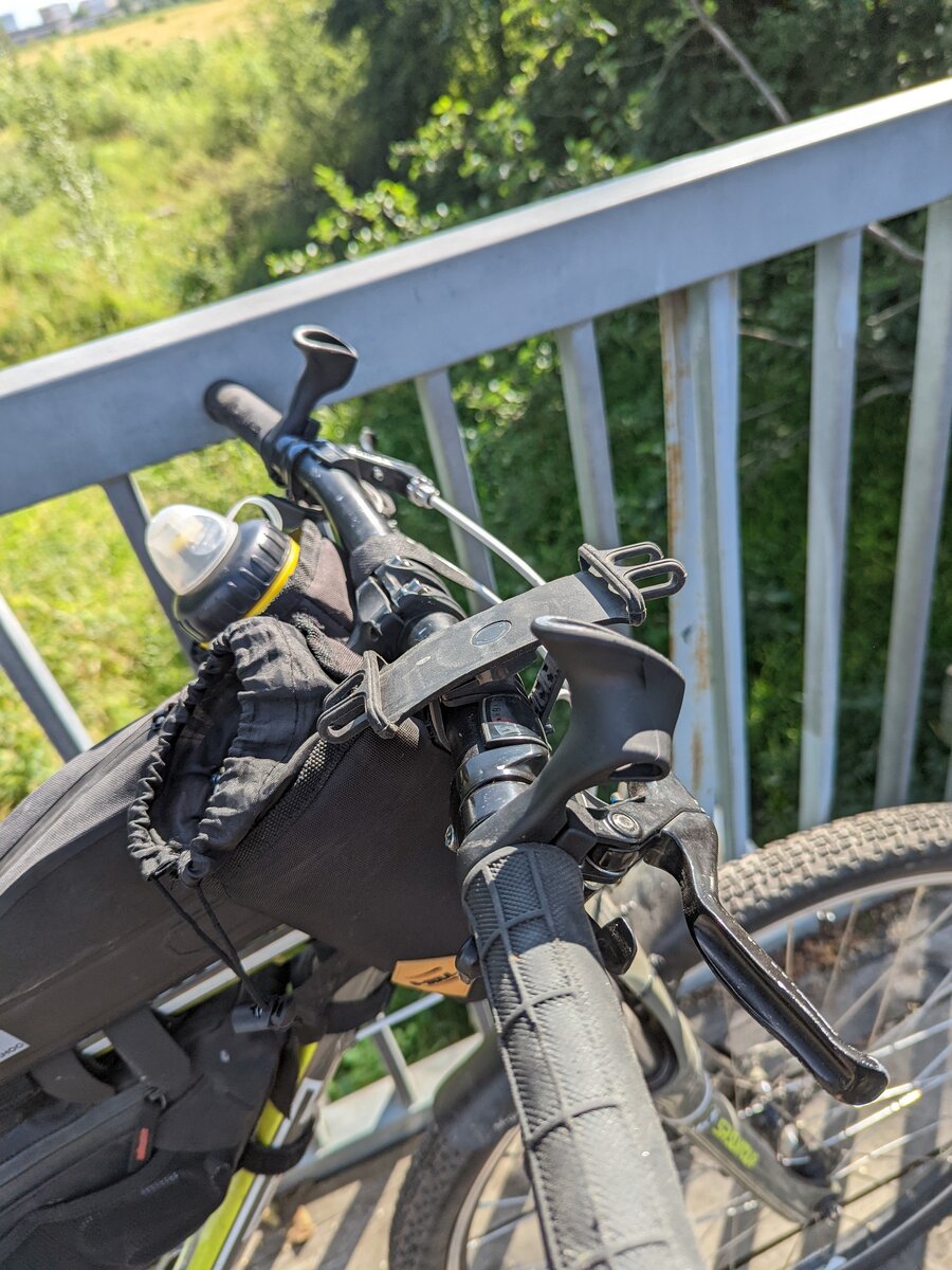 Рожки ставятся перед тормозными ручками, сразу после грипс