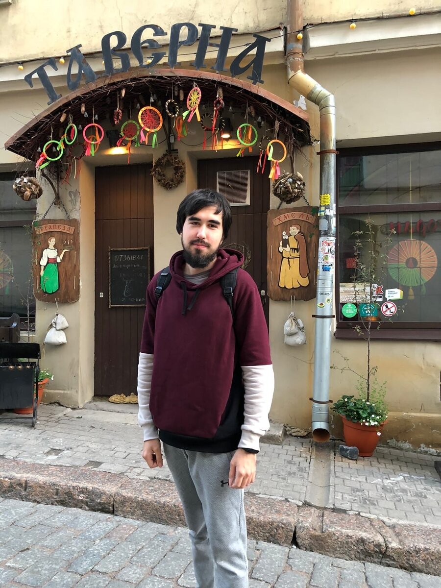 Вход в "Таверну"