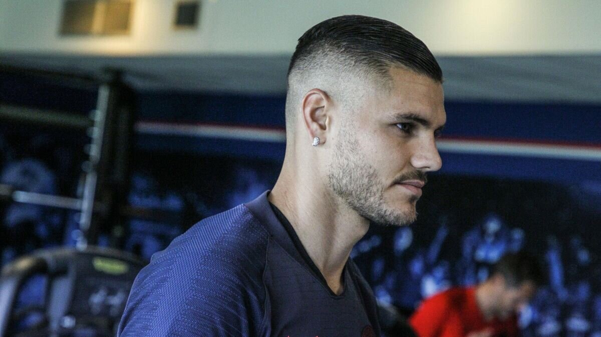    Нападающий "Пари Сен-Жермен" Мауро Икарди© официальный твиттер футбольного клуба "Пари Сен-Жермен"