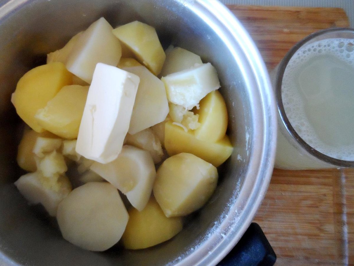 Картофельное пюре на воде, молоке и масле – пошаговый рецепт приготовления с фото
