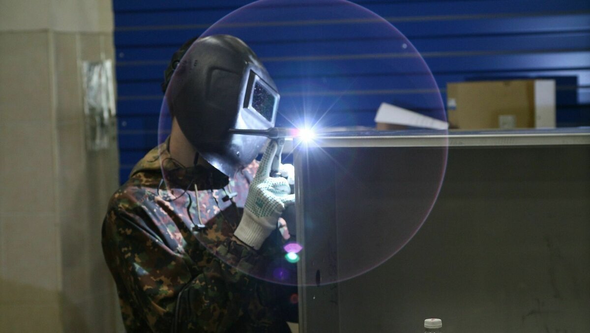     Современная экономика держится по сути на бизнесе, но сами предприниматели часто становятся жертвами кризиса. Корреспондент NewsTracker выяснял, в чем нуждаются предприниматели и помогают ли им выживать.