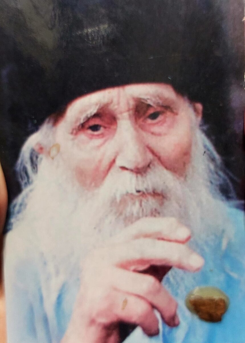 Николай Гурьянов много лет смотрит на моего вечно работающего мужа.