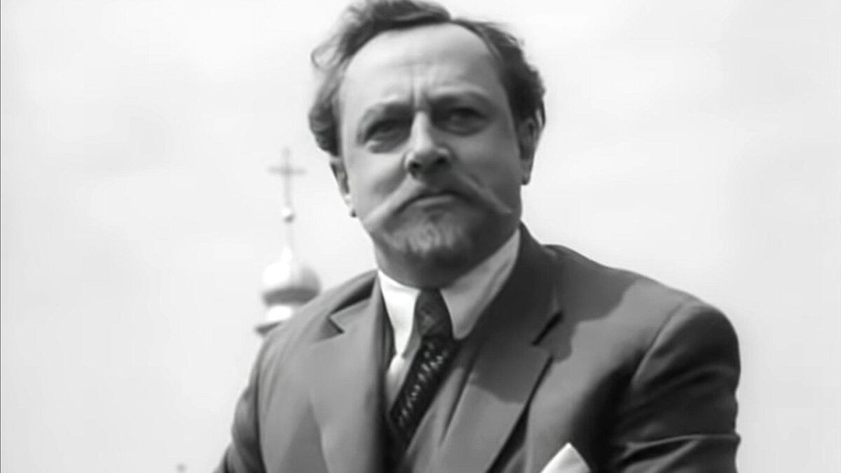 Кадр из телефильма "Мир хижинам, война дворцам". Владимир Кириллович Винниченко, заместитель председателя Центральной рады (Вячеслав Стржельчик).