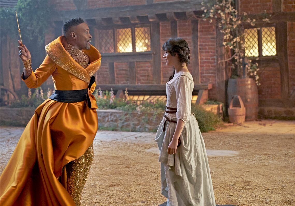 Кадр из фильма "Золушка" 2021 г.