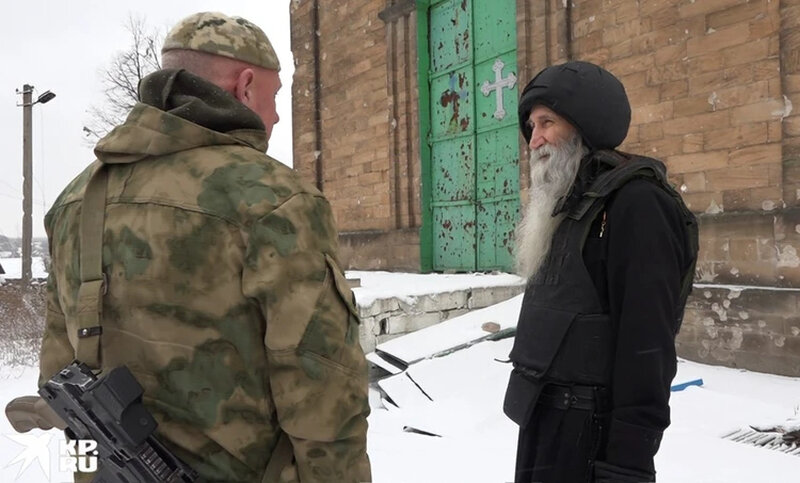     Монах и вера в любовь на передовой