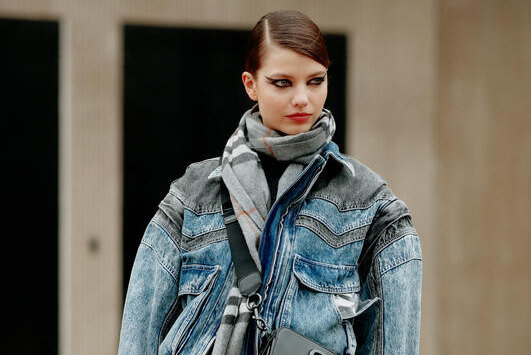     Как нельзя носить шарф весной: 4 модные ошибки, которые совершает каждая девушка