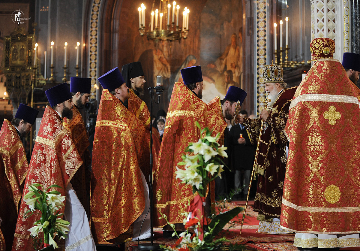 Церковная служба. Пасхальная служба. Pravoslanaja cerkovj pasdha bogosluzenije. Служба в церкви. Церковная служба на Пасху.