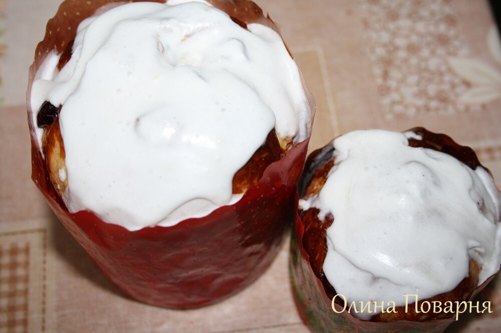 Из указанного количества продуктов выходит глазурь примерно на 2 кулича среднего размера