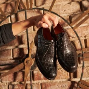  «Когда я шил и красил обувь долгими ночами, чтобы не спать смотрел различные передачи и представлял, как когда-нибудь в моей коллекции будет ходить Андрей Малахов, Сергей Мазаев или Николай Фоменко. Мне хотелось, чтобы успешные люди на которых я ровнялся примерили именно ту авторскую пару, которая будет их продолжением и отображением. Их истории не могли не вдохновлять."