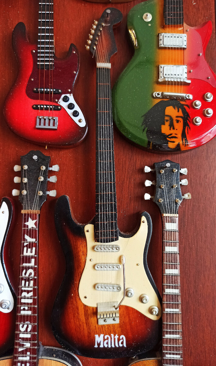 Вот она в центре. Самая первая, с которой всё и началось.