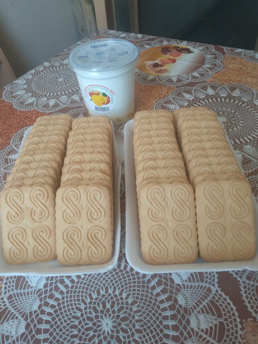 Ингредиенты для тора из печенья.