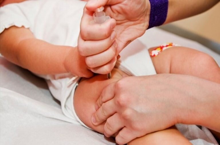 шишка но ножке у ребенка после прививки АКДС