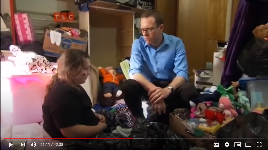 Завал вещей в детской комнате