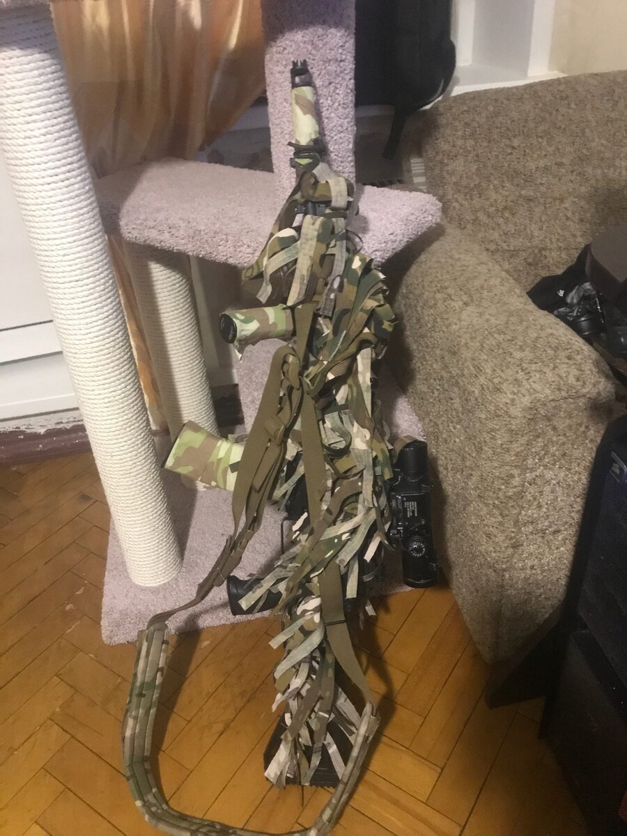 На фото - мой АК-12 с ремнем "Долг М3" и намотанным камуфляжем в мультикаме. Выглядит неплохо. но затрудняет управление АКоидом.