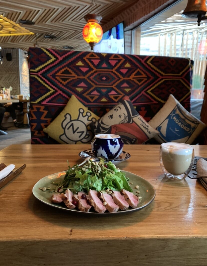 Один  из моих любимых ресторанов. Утка с в соусе терияки с хрустящей рукколой