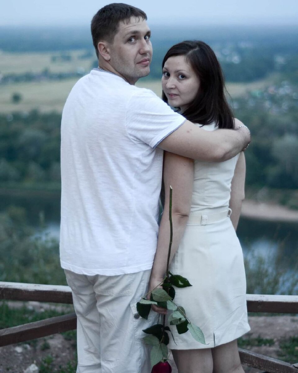 СКАЖИТЕ "НЕТ" ШАБЛОНАМ В ДИАЛОГЕ 
Придя в сетевой бизнес я познакомилась с понятием "шаблон переписки или шаблон диалона" 
Удобно, да!? Здравствуйте, меня зовут Алина! А дальше тонна текста, уже заранее подготовленного (скопированного с шаблона наставника или в школе). Признаюсь честно, что на первых порах, я сбрасывала эту информацию, даже не совсем понимая о чем это я.
Скопировала - вставила скопировала вставила 
В этом есть свои плюсы и минусы: 💎 Это очень удобно. Вы еще не совсем разобрались с продуктом, с маркетинг-планом компании, а в шаблоне все красиво и четко расписано. Кто поймет, тот поймет. Кто не поймет, ну и ладно🙈
Напишет что-нибудь подобное: "Извините, я ничего не понял из вашей информации", "Мне надо все внимательно почитать", "Ознакомлюсь и напишу вам позже" ⛔ Вы теряете клиента. Очень часто, после того как вы сбросили свои "толмуты", люди попросту не отвечают. Да и сомнения есть в том, что читают ли вообще? Задумайтесь! ⛔ Вы не развиваетесь, вы не учитесь коммуникации🙁. Совет⚠️
Используйте голосовые сообщения, созвоны или выводите человека в скайп.
Потенциальному клиенту важно понимать что он общается с живым человеком, а не с фейком.
Общаясь голосом вы создаете доверительное отношение, отвечаете на возникающие вопросы здесь и сейчас.
Получив обратную связь, вы начнете чувствовать человека, что позволит вам гораздо проще сделать свое предложение.

Еще один немаловажный момент. Общаясь таким образом, вы не рискуете попасть в бан, а это на сегодняшний день очень актуально.

А вы до сих пор общаетесь шаблонами?