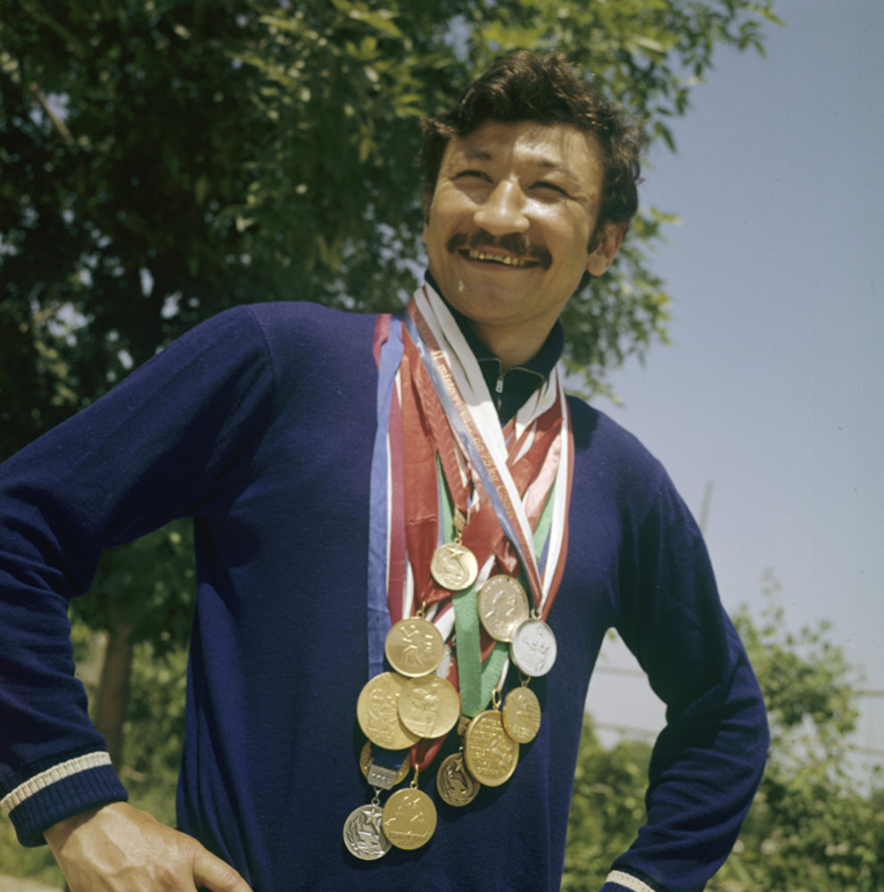 Советский боксёр. Четырёхкратный чемпион СССР. Чемпион мира. Заслуженный мастер спорта СССР. Выдающийся боксёр СССР.