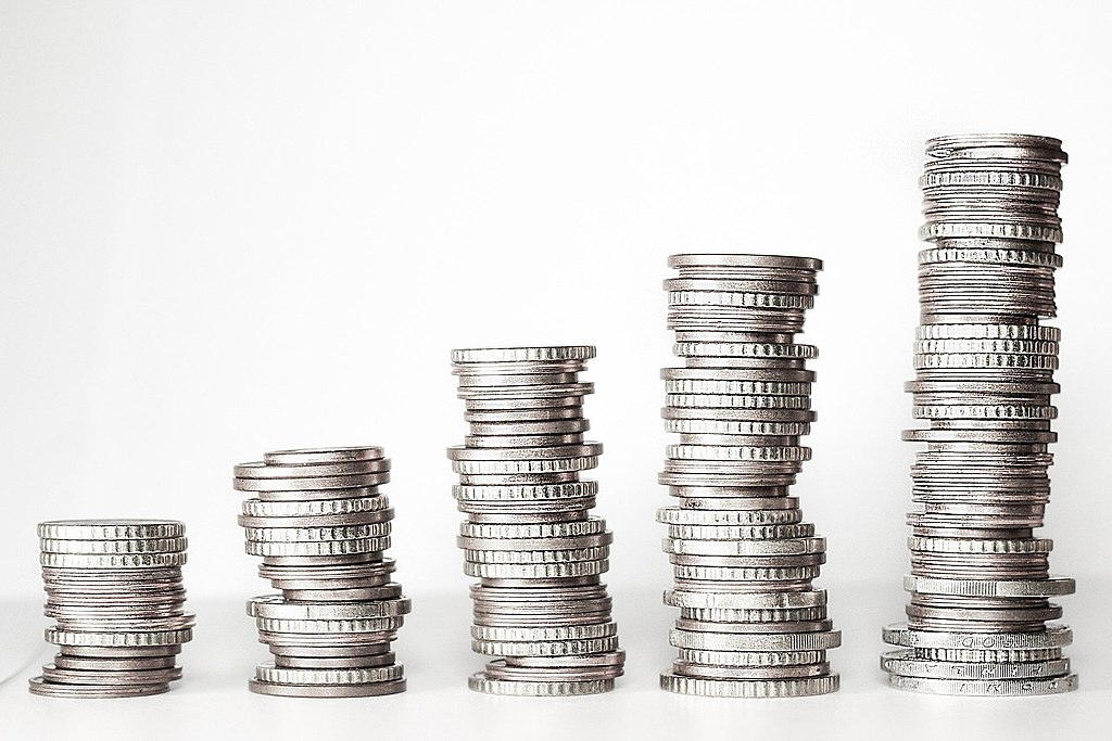 By pixabay free images - https://pixabay.com/photos/money-money-tower-coins-euro-2180330/, CC BY-SA 4.0, https://commons.wikimedia.org/w/index.php?curid=88247655