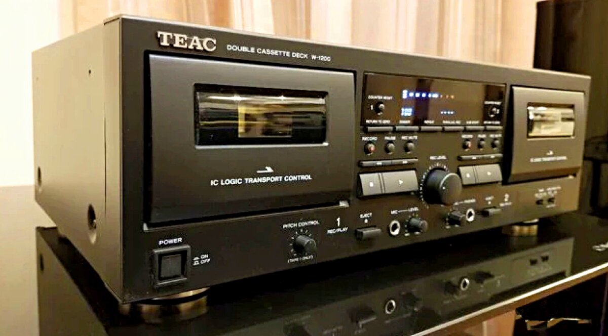 Кассетная дека Teac W-1200 Black.