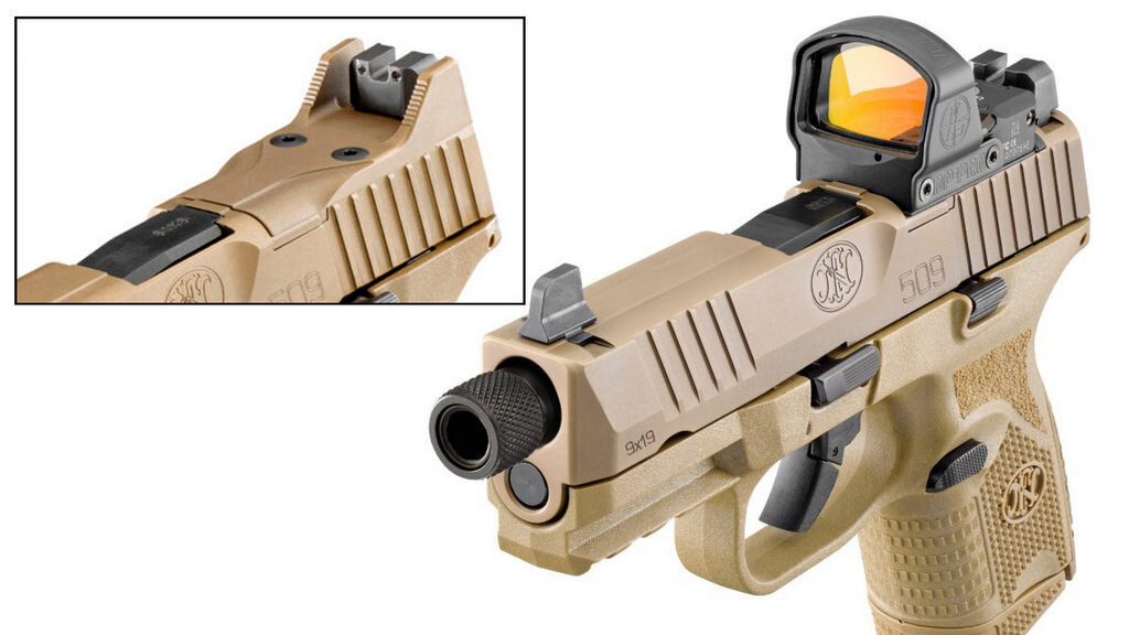 Вместо адаптера для монтажа коллиматорного прицела на затвор пистолета FN 509 Compact Tactical устанавливается пластиковая заглушка, упрощающая перезаряжание