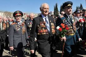 Этот пост посвящён новым названиям улиц Баку в память Национальных героев. С пониманием отнеситесь к постоянно повторяющемуся тексту в начале публикации. Это во избежание лишних комментов читателей, которые не просматривали посты рубрики "Старые и новые названия улиц Баку". Итак, для тех, кто в первый раз зашел к нам на "Огонёк".  В постсоветских республиках с развалом СССР срочно стали менять названия улиц, районов, посёлков и даже городов. Хотя, кто-то подобные действия считает элементом некой ущербности, тем не менее этому факту есть объяснение и даже в каком-то смысле оправдание. Прежде всего это касается восстановления старых, досоветских названий и наименований. Оправданным может считаться и замена чисто партийных наименований. Кроме того, эти акции своими корнями уходят в становлении самого Союза, пришедшего на смену царской России, который активно подобный метод использовал. Это и послужило примером будущим поколениям. Ни одну республику, в том числе и саму Россию, не обошел стороной этот пройденный их предшественниками путь. Но постсоветское пространство может гордиться хотя бы тем фактом, что это только им и под их крылом находящимся присуща подобная форма реакции на прошлое. Порой это и смешным бывает. В этой публикации ограничимся новыми и старыми названиями в Азербайджане. Оставим в сторону имена прошлого страны, которые благо даже молодые знают. Впрочем их имена увековечили ещё в советское время. Положительным фактом того периода было трепетное отношение во всем Союзе культуре. А в этой области для небольшого Азербайджана было достаточно выдающихся персон в этой области как в прошлом, так и в 20-ом веке.
Итак, обратимся к новым именам, появившемся в навигаторах, дабы облегчить населению процесс запоминания адресов. Ведь человеку легко запомнить то, что он знает. Одна ремарка, пока говорим об именах тех, кто заслужил памяти. Т.к. есть и нецелесообразные замены, но о них позже.