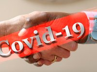 Число скончавшихся от связанных с коронавирусом заболеваний в мире на 08:00 субботы достигло 338 тыс. 225 человек, увеличившись за сутки на 5 тыс. 301, сообщил американский университет Джонса Хопкинса. 
Всего в мире, по данным университета, на 08:00 насчитывалось 5 млн 213 тыс. 483 инфицированных COVID-19, рост за сутки составил 110 тыс. 205, излечились более 2 млн.

По данным портала Worldometer, специализирующегося на статистике, связанной с важнейшими событиями в мире, коронавирусом с начала его распространения заразились 5 млн 306 тыс. 161 человек, количество смертельных случаев превысило 340 тыс., излечились более 2 млн 160 тыс.

Более 100 тыс. инфицированных, по информации университета, зарегистрировано в США - 1 млн 601 тыс. 434 (96 тыс. 007 скончавшихся), Бразилии - 330 тыс. 890 (21 тыс. 048), Великобритании - 255 тыс. 544 (36 тыс. 475), Испании - 234 тыс. 824 (28 тыс. 628), Италии - 228 тыс. 658 (32 тыс. 616), Франции - 182 тыс. 015 (28 тыс. 218), Германии - 179 тыс. 710 (8 тыс. 228), Турции - 154 тыс. 500 (4 тыс. 276), Иране - 131 тыс. 652 (7 тыс. 300), Индии - 125 тыс. 149 (3 тыс. 728), Перу - 111 тыс. 698 (3 тыс. 244).

По данным Worldometer, уровень смертности от коронавируса на 1 млн населения планеты составил 43,6 против 42,9 в пятницу. В США он достиг 295 человек, Испании - 612, Великобритании - 536, Италии - 539, Бразилии - 99, Франции - 433, Германии - 100, Турции - 51, Иране - 87, Индии - 3, Перу - 99.

Всего в мире коронавирус зафиксирован почти в 200 странах и районах мира.