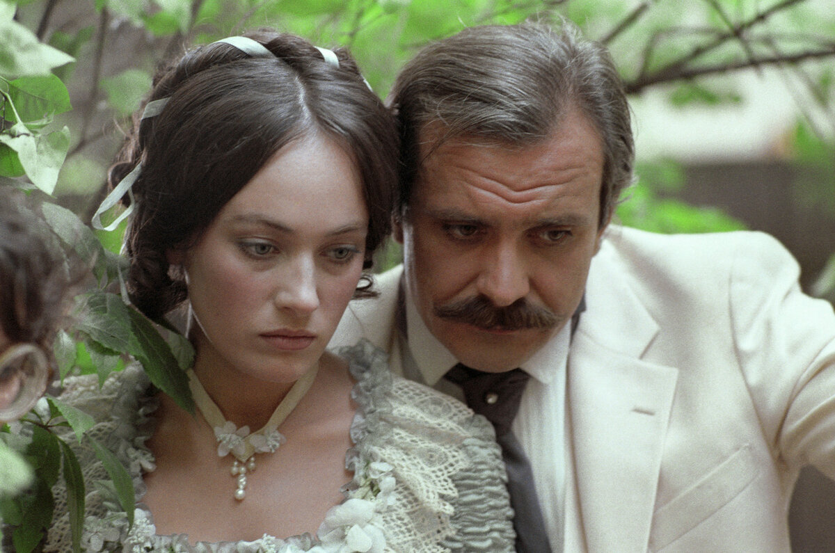 Никита Михалков и Лариса Гузеева на съёмках фильма "Жестокий романс", режиссёр Эльдар Рязанов. Фото Игоря Гневашева