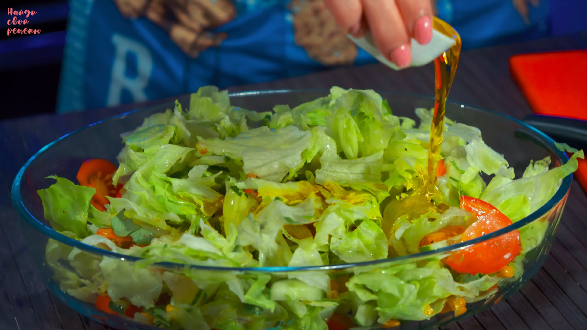 Вкусно, сытно и совсем недорого – салат с сочным тунцом!