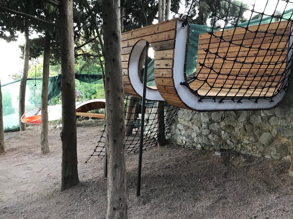 Все органично вписано  в среди кипарисов.