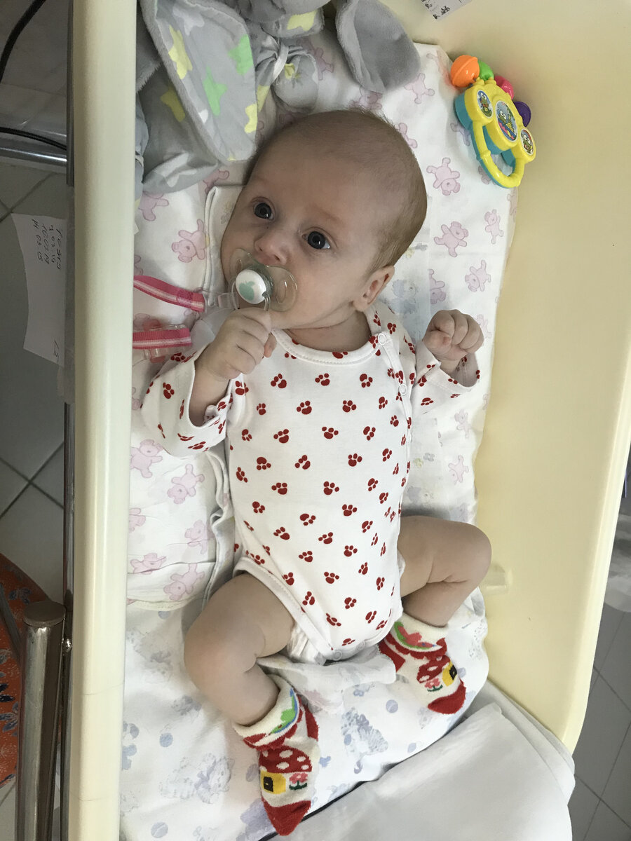 Фото из первой больницы, день выписки, Ивану ровно 2 месяца