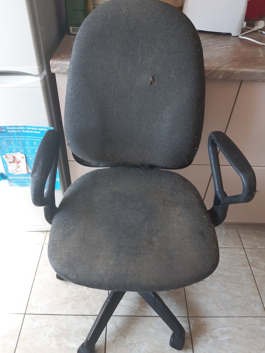 Так выглядело кресло до реставрации.