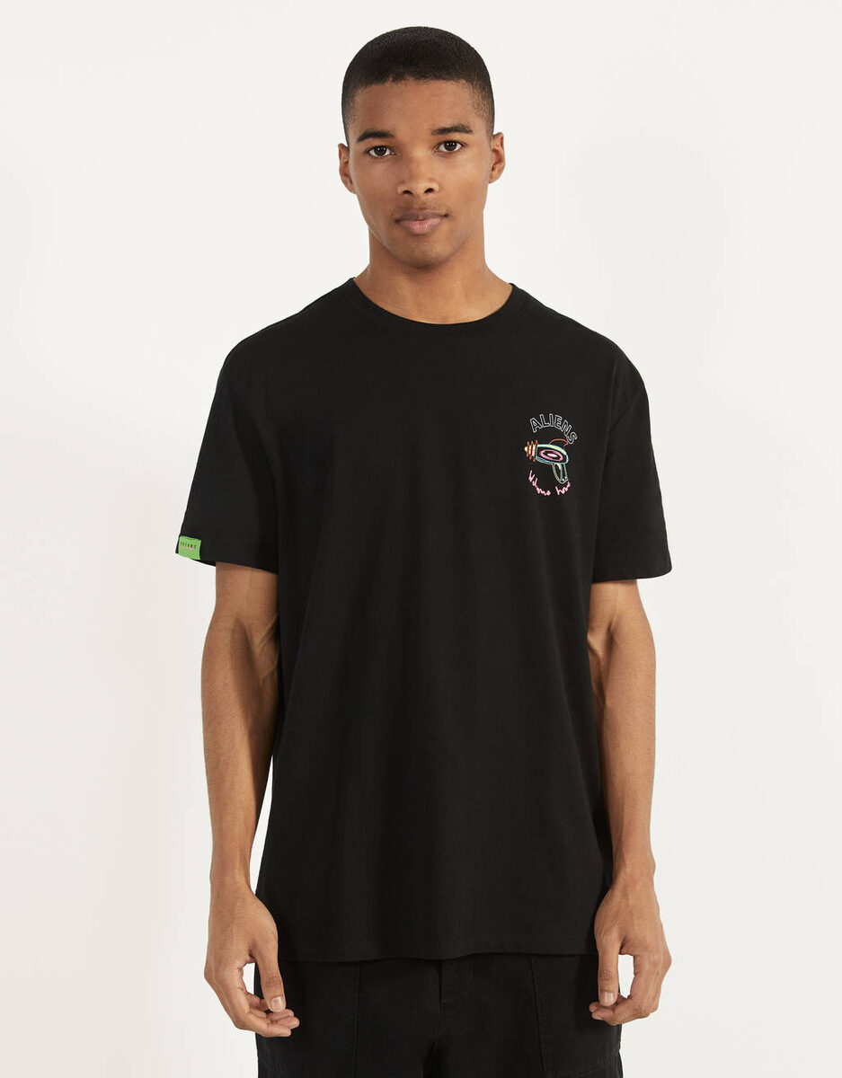 https://www.bershka.com/ru/лонгслив-с-принтом-c0p102324139.html?colorId=800