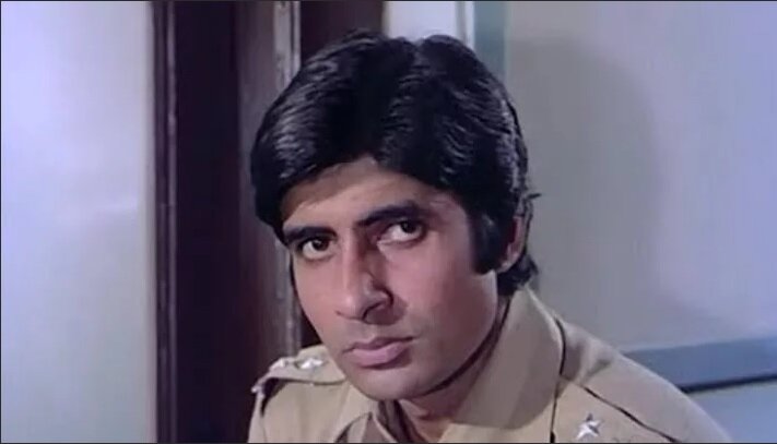 Амитабх Баччан в фильме "Затянувшаяся расплата"