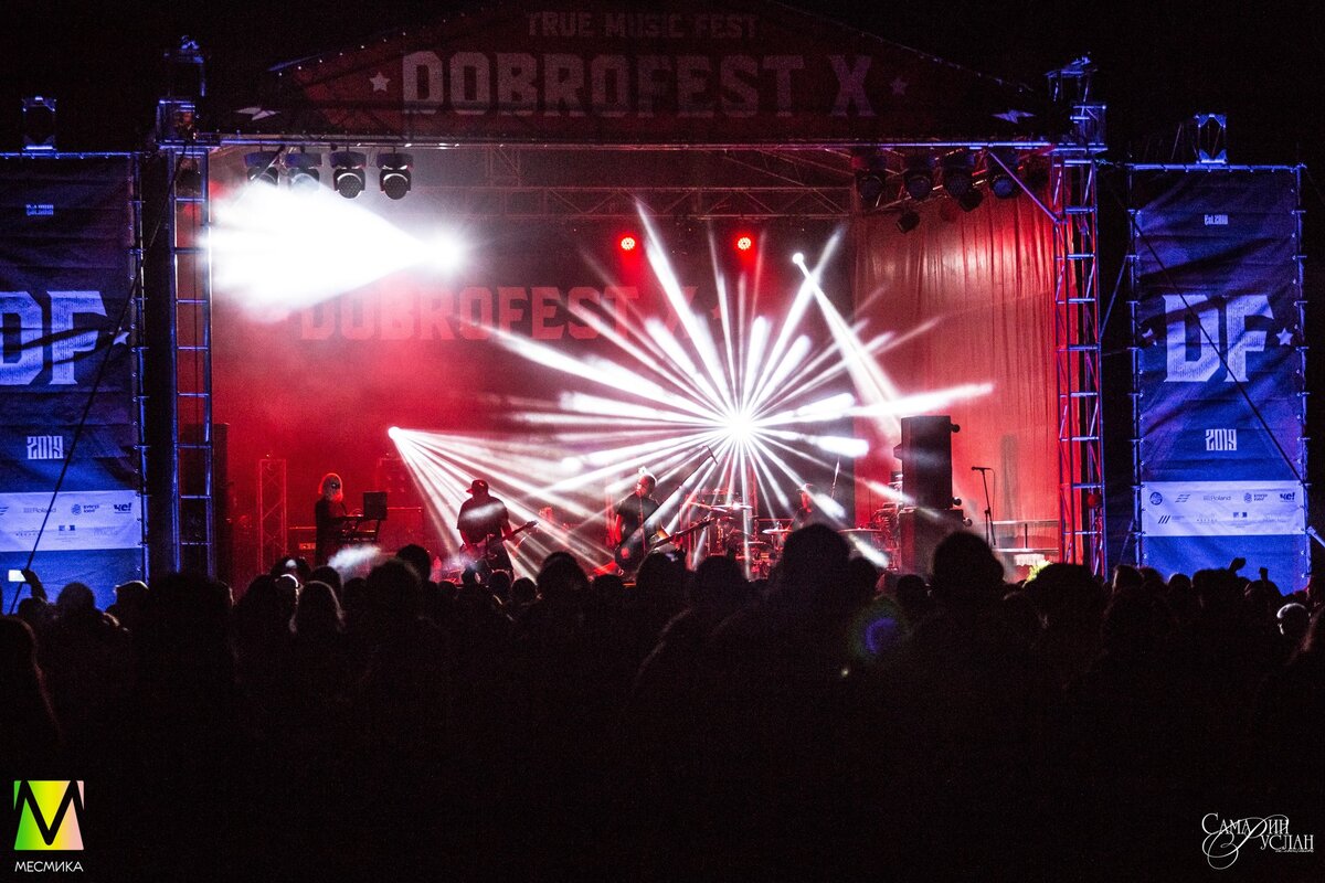 Digital Digital устроили настоящее светомузыкальное ночное шоу