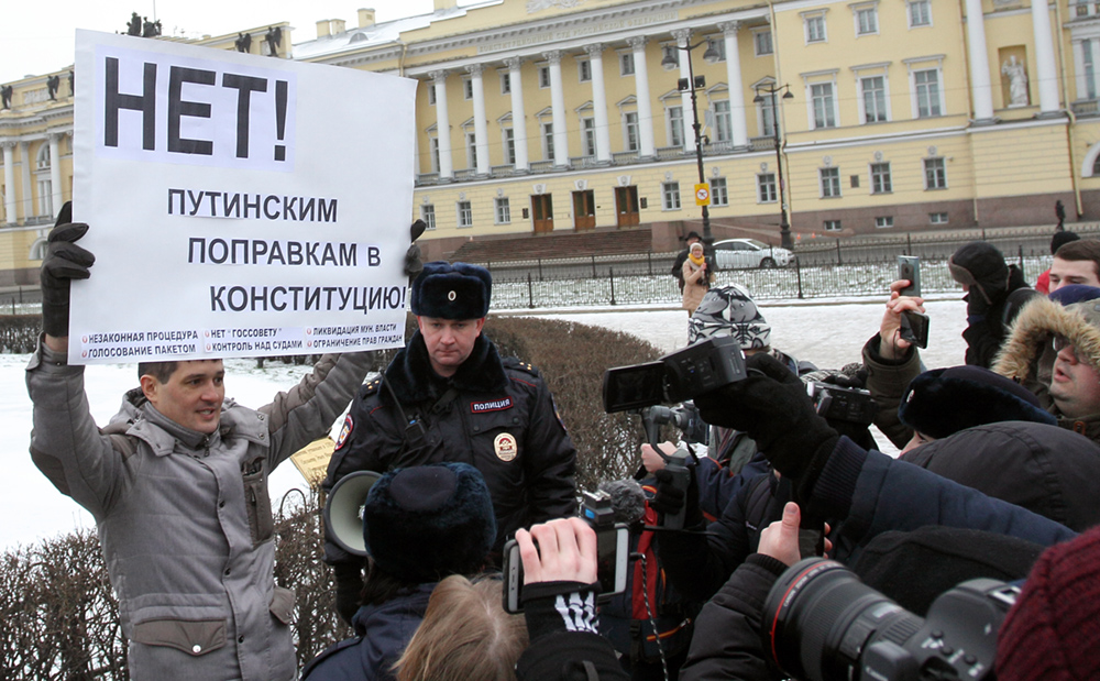 На Сенатской площади Санкт-Петербурга 1 февраля проходил народный сход против поправок в Конституцию России