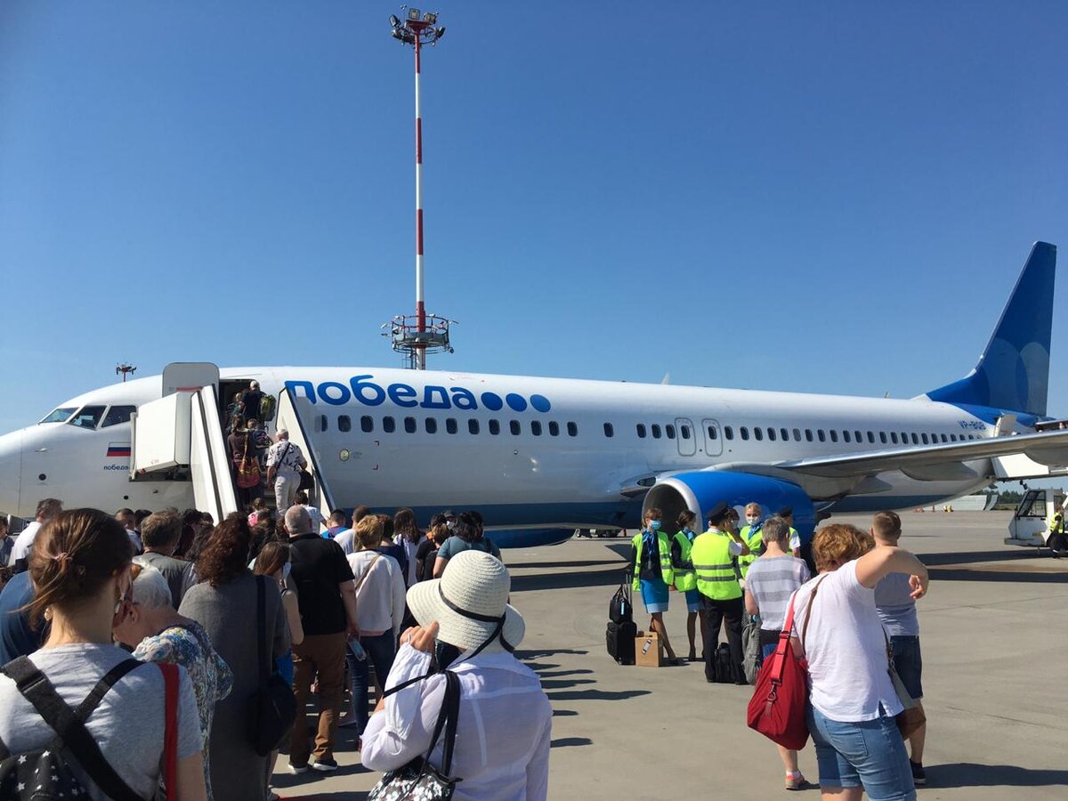 Эх, солнце слепило глаза, не попал в кадр второй вход