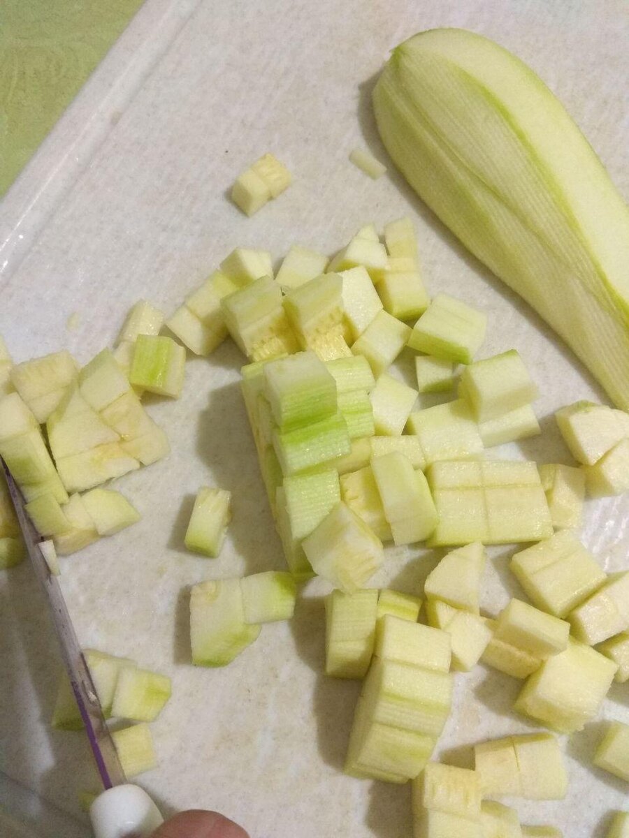 Главное выбрать молодые и зелененькие, чтобы не было косточек