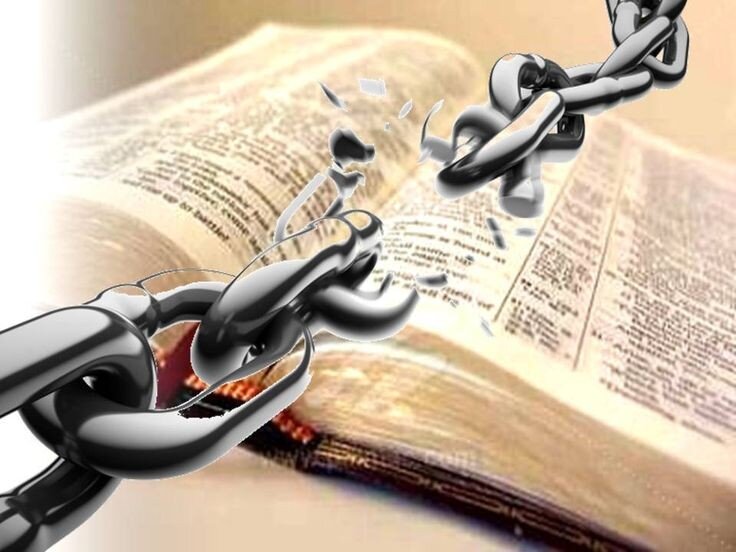 В Третьей книге Еноха - Метатрон — это патриарх Енох, за свою праведность живым взятый на небо и поставленный во главе ВСЕХ Ангелов всего СОНМА.