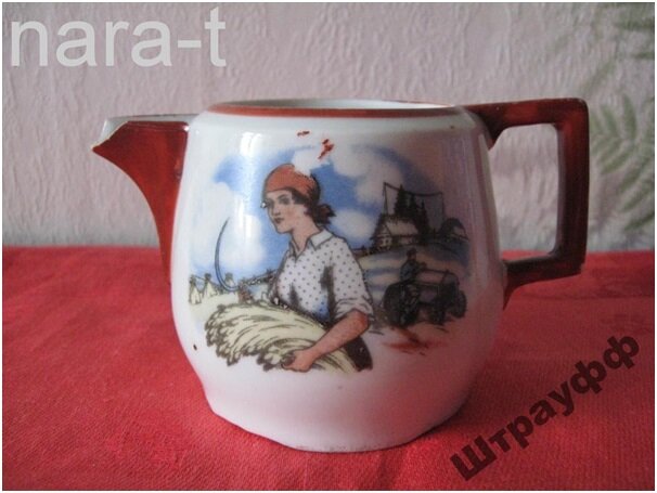 Чайник. Агитфарфор 1930-е гг. Фото: Auction.ru