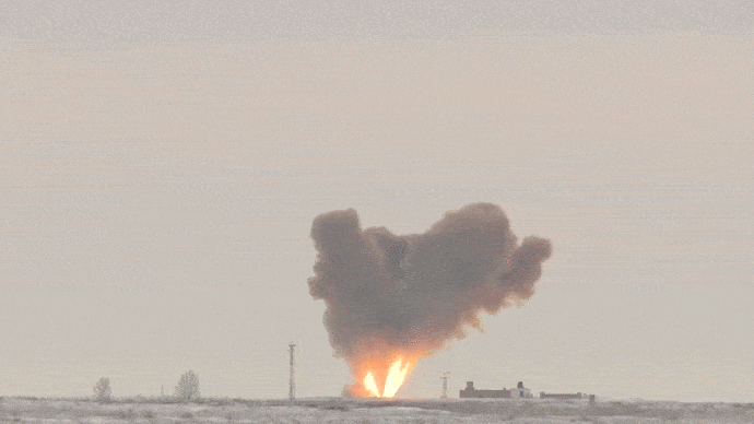 Запуск ракетного комплекса "Авангард" (GIF видео).