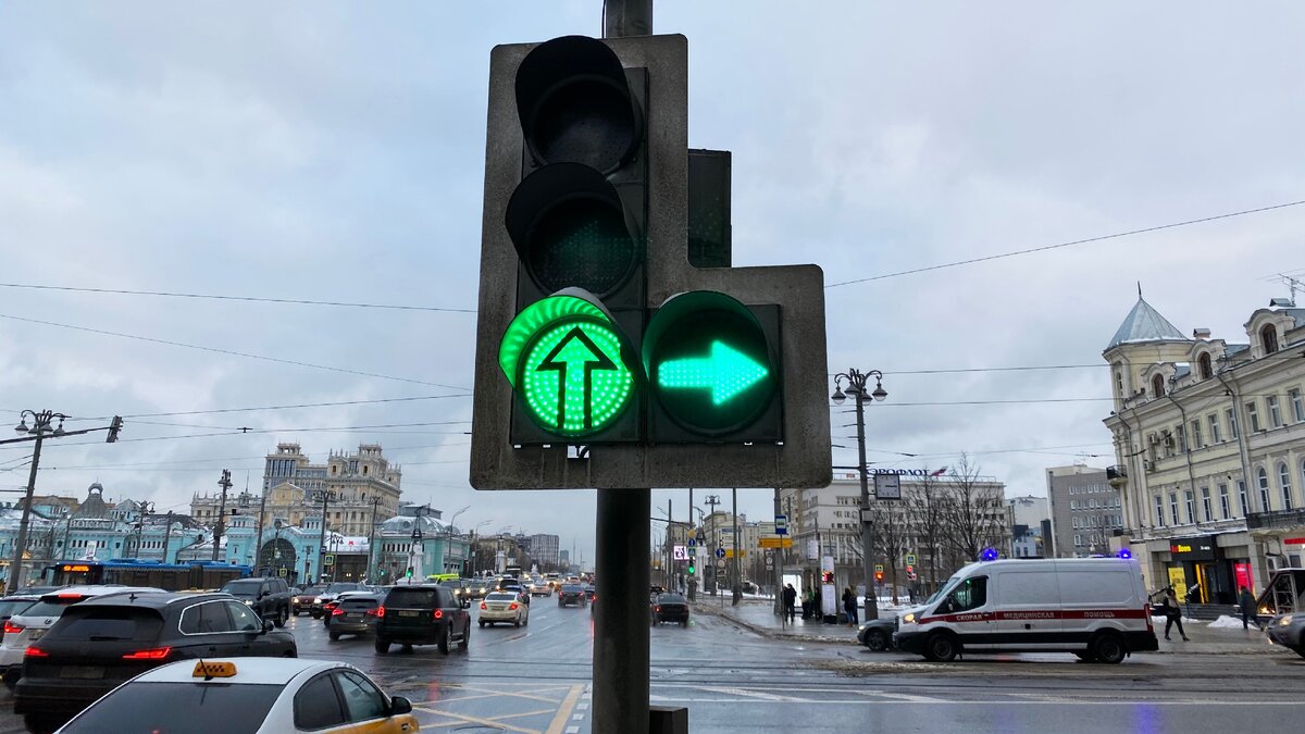 На пересечении Невского проспекта и Казанской улицы может появиться светофор